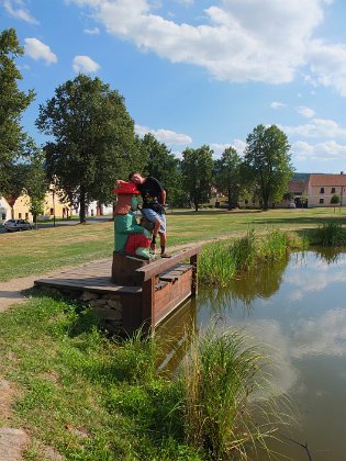 chmelna04